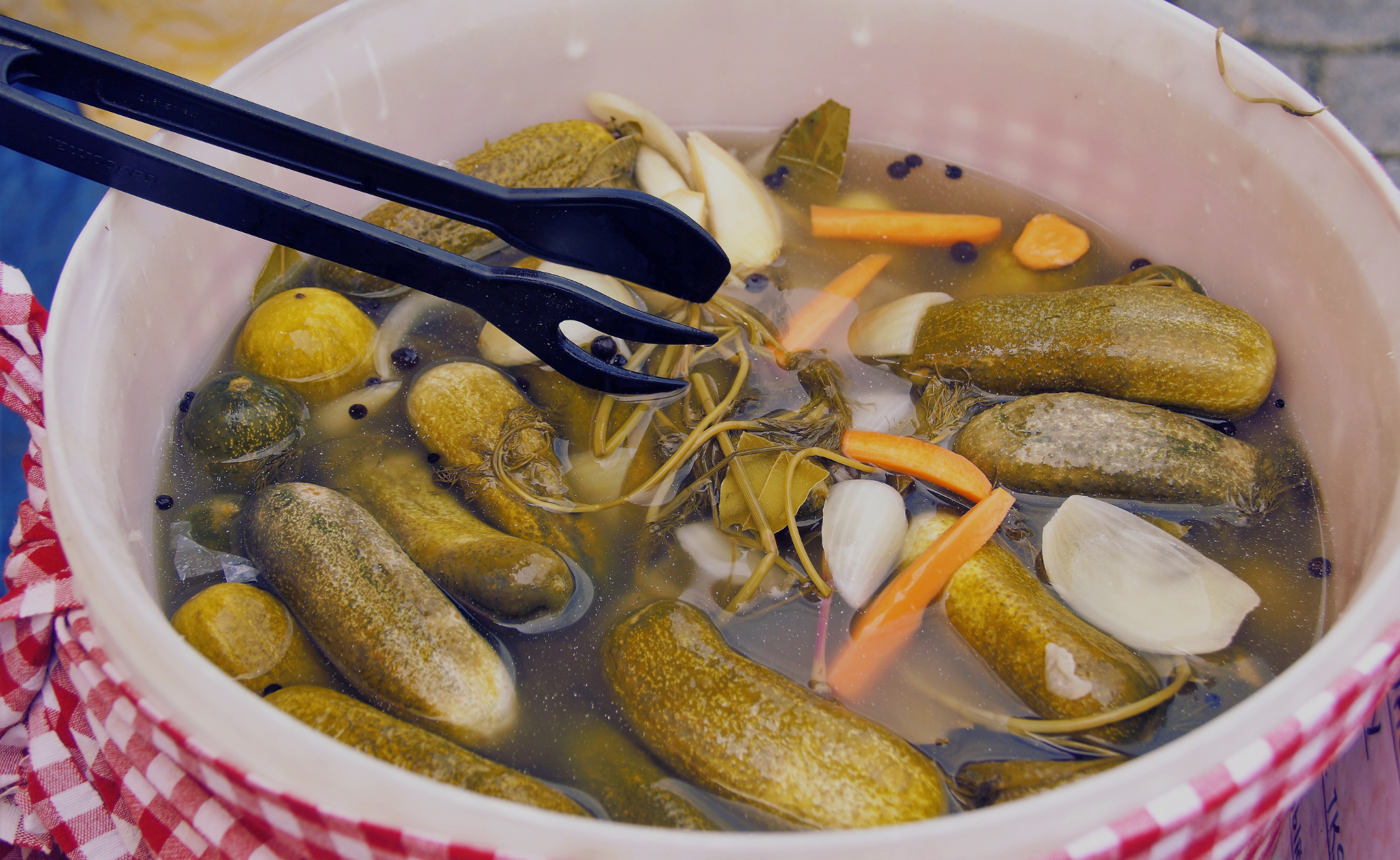 Platzhalter — BBQ-Tafel im Abendlicht